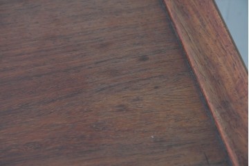 和製ヴィンテージ　花梨材　竹や鳥の彫刻と繊細な透かし細工が趣を添える飾り棚　(R-085537)