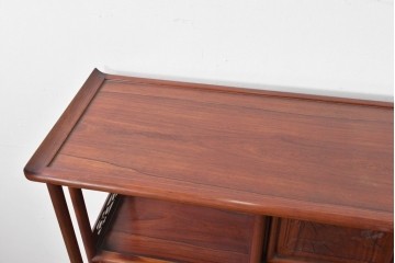 和製ヴィンテージ　花梨材　竹や鳥の彫刻と繊細な透かし細工が趣を添える飾り棚　(R-085537)