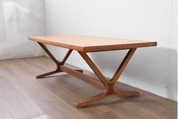 和製ヴィンテージ　希少モデル　天童木工　ペリカンシリーズ　チーク材　特徴的なV字脚が目を引くセンターテーブル　(R-085543)