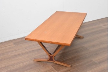 和製ヴィンテージ　希少モデル　天童木工　ペリカンシリーズ　チーク材　特徴的なV字脚が目を引くセンターテーブル　(R-085543)