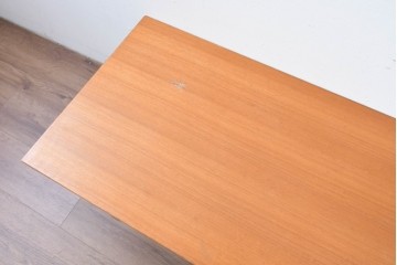 和製ヴィンテージ　希少モデル　天童木工　ペリカンシリーズ　チーク材　特徴的なV字脚が目を引くセンターテーブル　(R-085543)