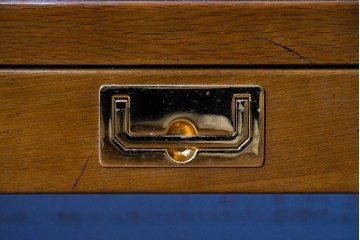 中古　カリモク家具(karimoku)　domani(ドマーニ)　Morganton(モーガントン)　ライトコニャック色　収納に便利な引き出し付きのセンターテーブル　定価約25万円　(R-085545)