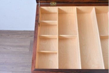 デンマークヴィンテージ　ローズウッド材　籐(ラタン)　技術の粋を集めたソーイングテーブル　(R-085546)