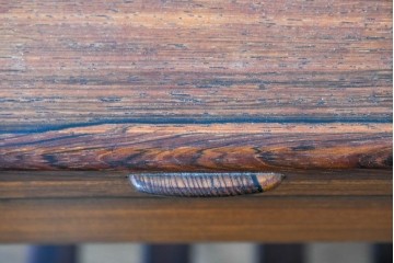 デンマークヴィンテージ　ローズウッド材　籐(ラタン)　技術の粋を集めたソーイングテーブル　(R-085546)