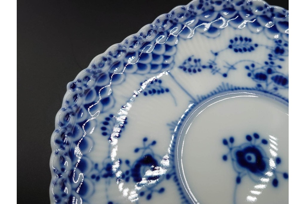 デンマーク製　ROYAL COPENHAGEN(ロイヤルコペンハーゲン)　ブルーフルーテッド フルレース　コーヒーカップ&ソーサー2客セット　定価(2客合計)約13万6千円　(R-085547)