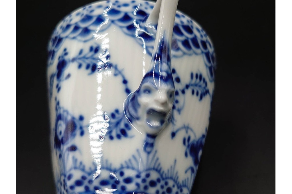 デンマーク製　ROYAL COPENHAGEN(ロイヤルコペンハーゲン)　ブルーフルーテッド フルレース　コーヒーカップ&ソーサー2客セット　定価(2客合計)約13万6千円　(R-085547)