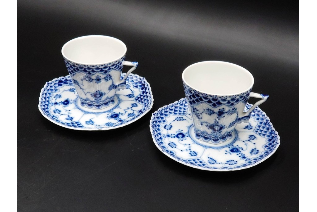 デンマーク製　ROYAL COPENHAGEN(ロイヤルコペンハーゲン)　ブルーフルーテッド フルレース　コーヒーカップ&ソーサー2客セット　定価(2客合計)約13万6千円　(R-085547)