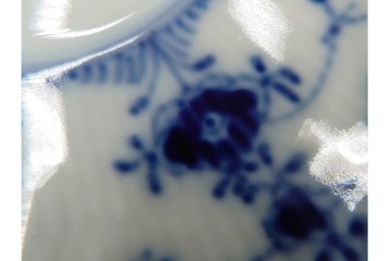 デンマーク製　ROYAL COPENHAGEN(ロイヤルコペンハーゲン)　ブルーフルーテッド フルレース　コーヒーカップ&ソーサー2客セット　定価(2客合計)約13万6千円　(R-085547)