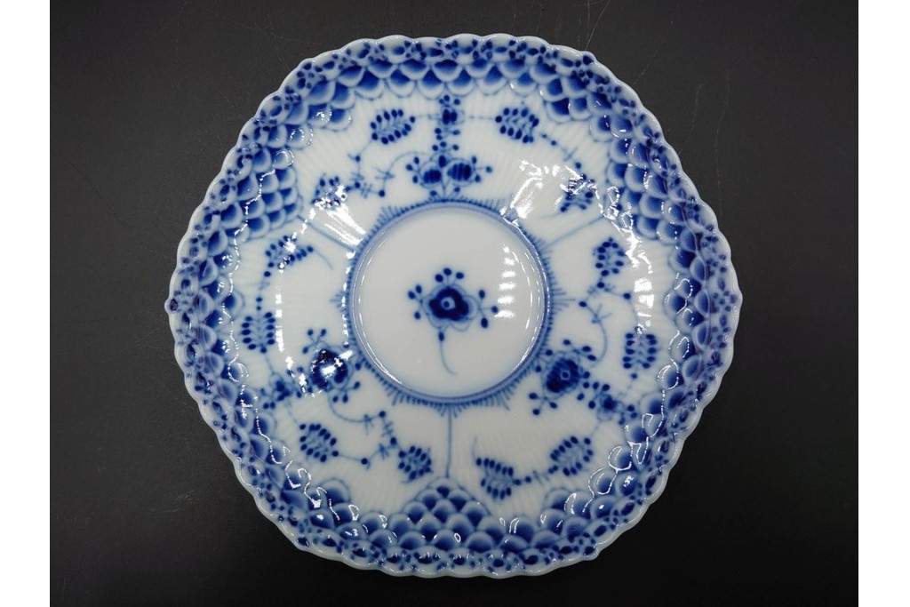 デンマーク製　ROYAL COPENHAGEN(ロイヤルコペンハーゲン)　ブルーフルーテッド フルレース　コーヒーカップ&ソーサー2客セット　定価(2客合計)約13万6千円　(R-085547)