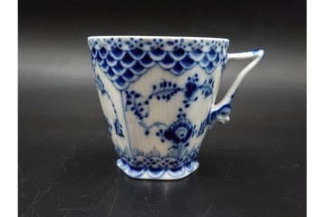 デンマーク製　ROYAL COPENHAGEN(ロイヤルコペンハーゲン)　ブルーフルーテッド フルレース　コーヒーカップ&ソーサー2客セット　定価(2客合計)約13万6千円　(R-085547)