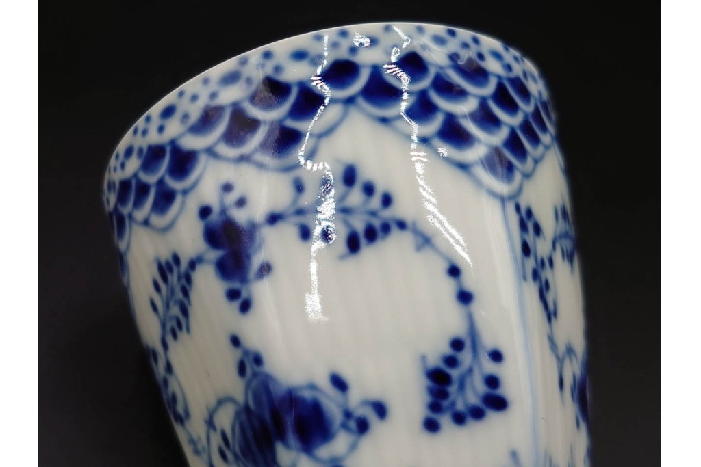 デンマーク製　ROYAL COPENHAGEN(ロイヤルコペンハーゲン)　ブルーフルーテッド フルレース　コーヒーカップ&ソーサー2客セット　定価(2客合計)約13万6千円　(R-085547)