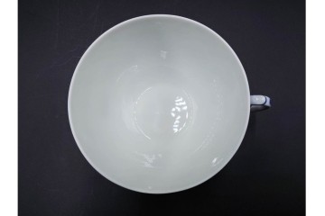 デンマーク製　ROYAL COPENHAGEN(ロイヤルコペンハーゲン)　ブルーフルーテッド フルレース　優雅な意匠に惹かれるティーカップ&ソーサー2客セット　スクラッチありB級品　(R-085548)　