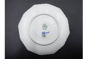 デンマーク製　ROYAL COPENHAGEN(ロイヤルコペンハーゲン)　ブルーフルーテッド フルレース　優雅な意匠に惹かれるティーカップ&ソーサー2客セット　スクラッチありB級品　(R-085548)　