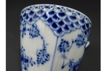 デンマーク製　ROYAL COPENHAGEN(ロイヤルコペンハーゲン)　ブルーフルーテッド フルレース　コーヒーカップ&ソーサー3客セット　定価(3客合計)約20万4千円　(R-085549)