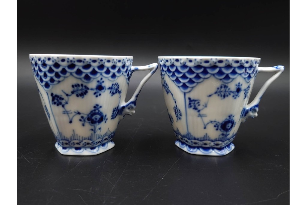 デンマーク製　ROYAL COPENHAGEN(ロイヤルコペンハーゲン)　ブルーフルーテッド フルレース　コーヒーカップ&ソーサー3客セット　定価(3客合計)約20万4千円　(R-085549)