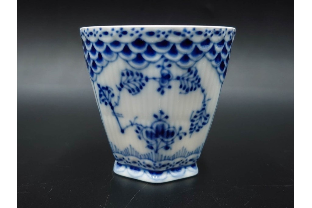 デンマーク製　ROYAL COPENHAGEN(ロイヤルコペンハーゲン)　ブルーフルーテッド フルレース　コーヒーカップ&ソーサー3客セット　定価(3客合計)約20万4千円　(R-085549)