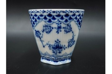 デンマーク製　ROYAL COPENHAGEN(ロイヤルコペンハーゲン)　ブルーフルーテッド フルレース　コーヒーカップ&ソーサー3客セット　定価(3客合計)約20万4千円　(R-085549)
