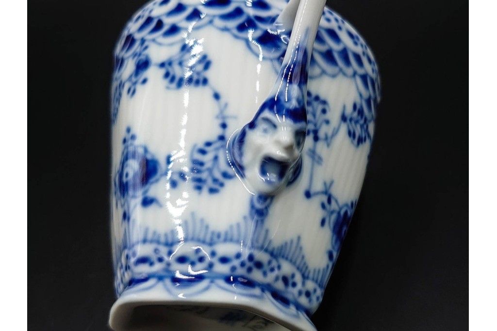 デンマーク製　ROYAL COPENHAGEN(ロイヤルコペンハーゲン)　ブルーフルーテッド フルレース　コーヒーカップ&ソーサー3客セット　定価(3客合計)約20万4千円　(R-085549)