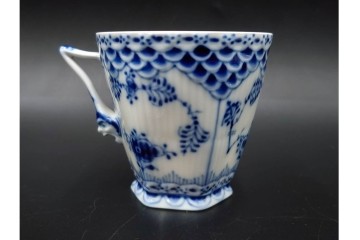 デンマーク製　ROYAL COPENHAGEN(ロイヤルコペンハーゲン)　ブルーフルーテッド フルレース　コーヒーカップ&ソーサー3客セット　定価(3客合計)約20万4千円　(R-085549)