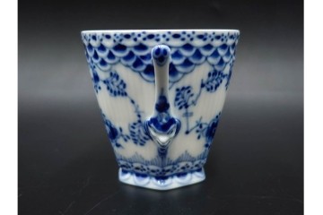 デンマーク製　ROYAL COPENHAGEN(ロイヤルコペンハーゲン)　ブルーフルーテッド フルレース　コーヒーカップ&ソーサー3客セット　定価(3客合計)約20万4千円　(R-085549)