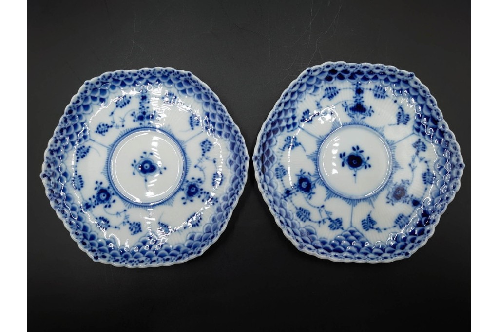 デンマーク製　ROYAL COPENHAGEN(ロイヤルコペンハーゲン)　ブルーフルーテッド フルレース　コーヒーカップ&ソーサー3客セット　定価(3客合計)約20万4千円　(R-085549)