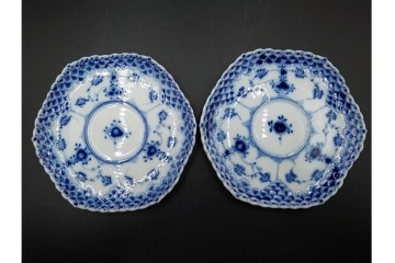 デンマーク製　ROYAL COPENHAGEN(ロイヤルコペンハーゲン)　ブルーフルーテッド フルレース　コーヒーカップ&ソーサー3客セット　定価(3客合計)約20万4千円　(R-085549)