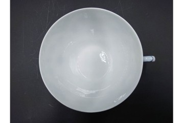 デンマーク製　ROYAL COPENHAGEN(ロイヤルコペンハーゲン)　ブルーフルーテッド フルレース　優雅な意匠に惹かれるティーカップ&ソーサー3客セット　スクラッチありB級品　(R-085551)　