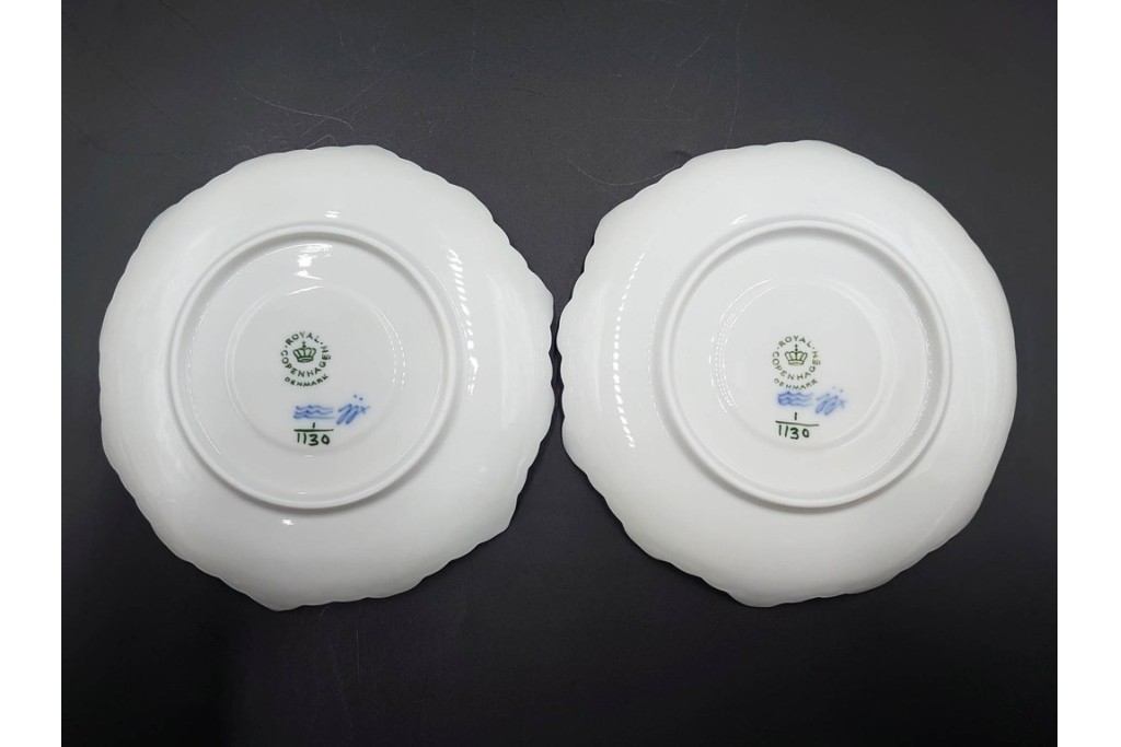 デンマーク製　ROYAL COPENHAGEN(ロイヤルコペンハーゲン)　ブルーフルーテッド フルレース　優雅な意匠に惹かれるティーカップ&ソーサー3客セット　スクラッチありB級品　(R-085551)　