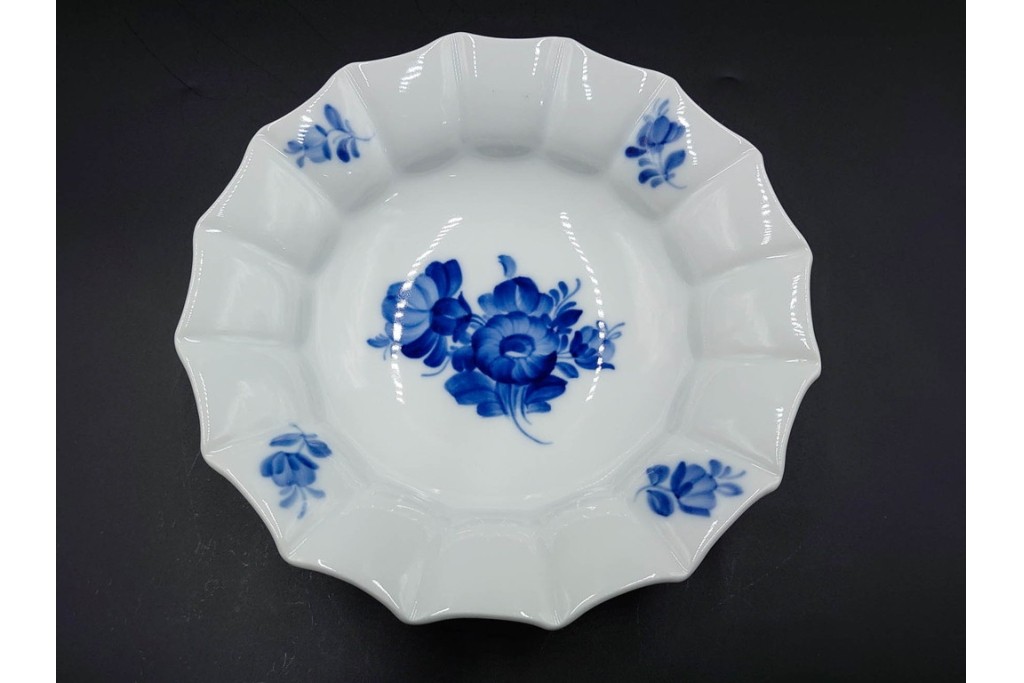 デンマーク製　ROYAL COPENHAGEN(ロイヤルコペンハーゲン)　ブルーフラワー アンギュラー　シェルディッシュ　上品な佇まいのサラダボウル5点セット　(R-085552)