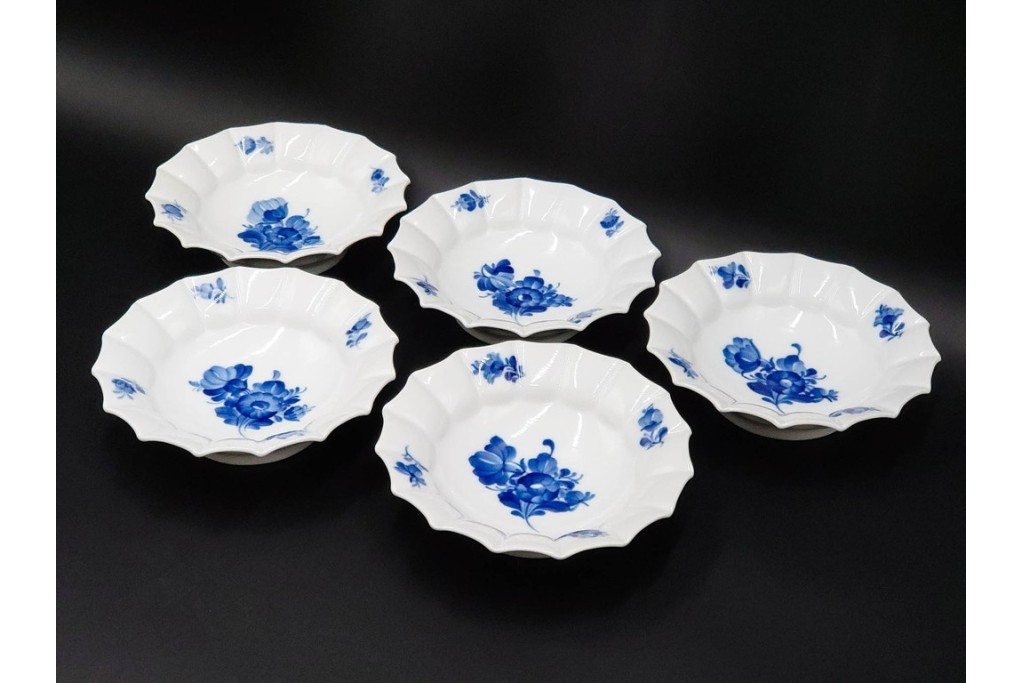 デンマーク製　ROYAL COPENHAGEN(ロイヤルコペンハーゲン)　ブルーフラワー アンギュラー　シェルディッシュ　上品な佇まいのサラダボウル5点セット　(R-085552)