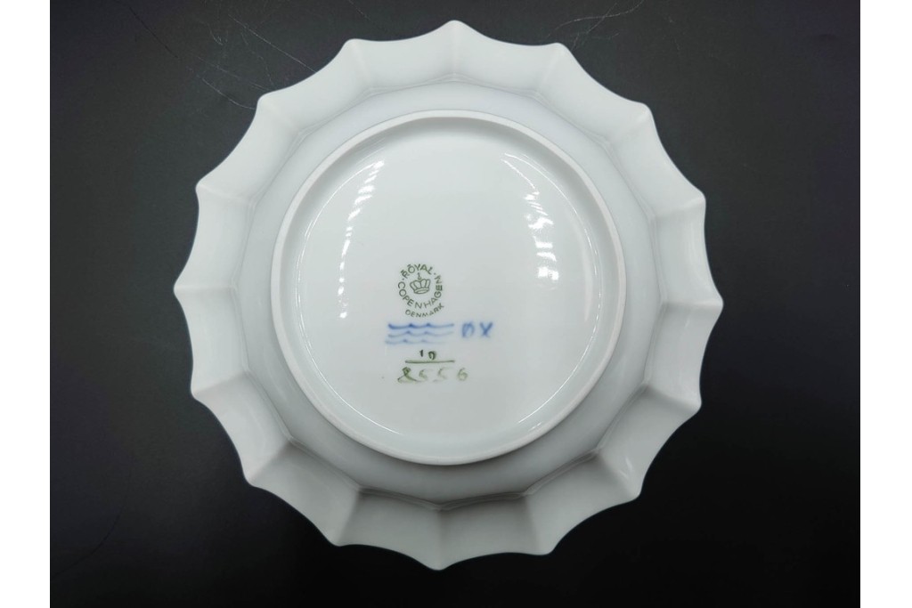 デンマーク製　ROYAL COPENHAGEN(ロイヤルコペンハーゲン)　ブルーフラワー アンギュラー　シェルディッシュ　上品な佇まいのサラダボウル5点セット　(R-085552)