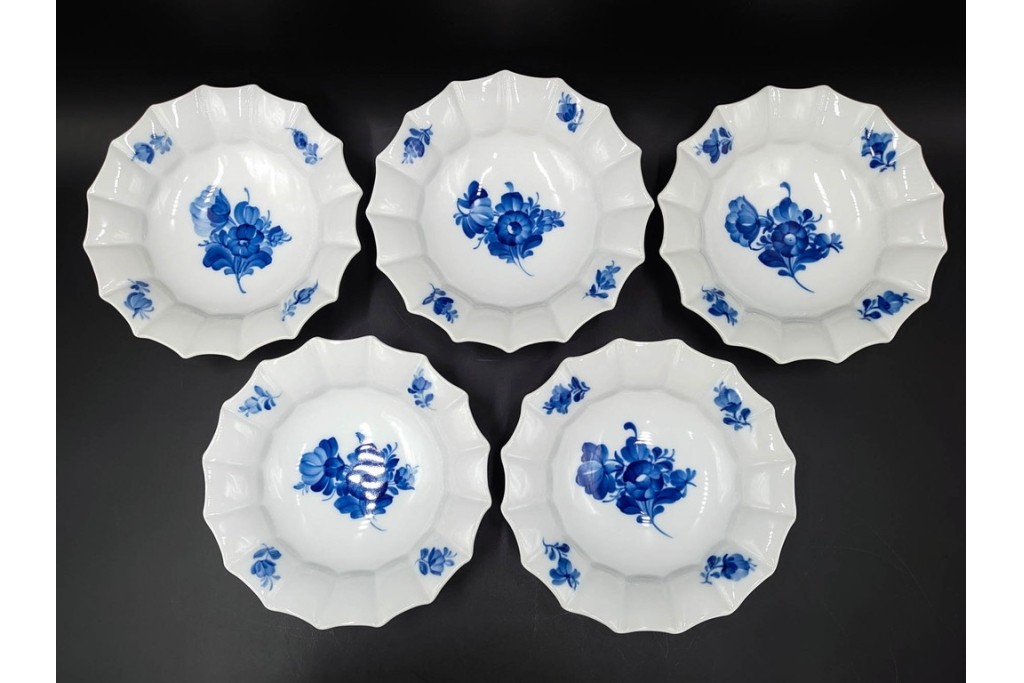デンマーク製　ROYAL COPENHAGEN(ロイヤルコペンハーゲン)　ブルーフラワー アンギュラー　シェルディッシュ　上品な佇まいのサラダボウル5点セット　(R-085552)