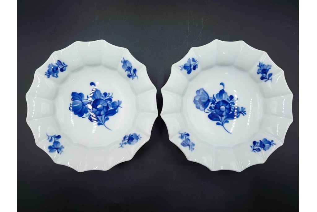 デンマーク製　ROYAL COPENHAGEN(ロイヤルコペンハーゲン)　ブルーフラワー アンギュラー　シェルディッシュ　上品な佇まいのサラダボウル5点セット　(R-085552)