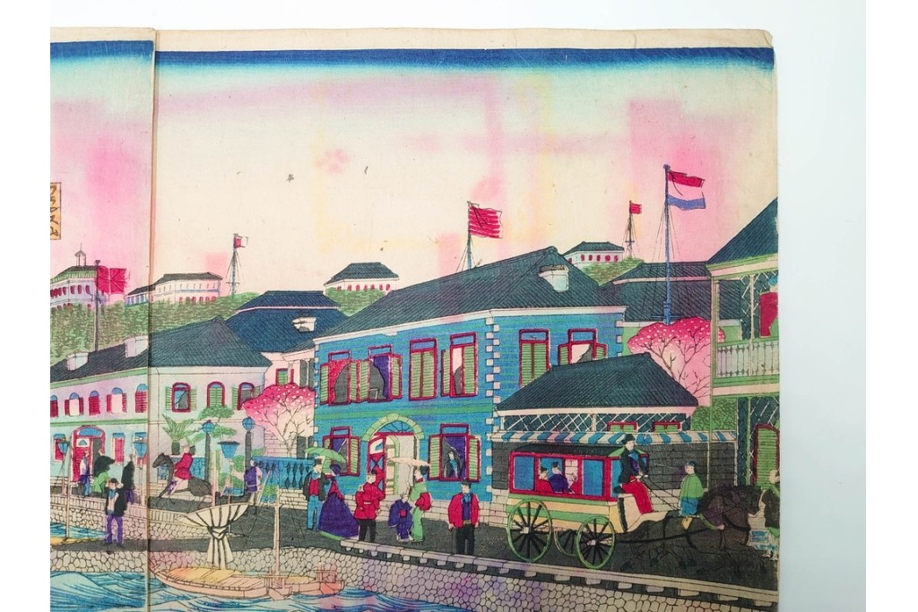 真作　三代 歌川広重　「横浜波止場ヨリ海岸通異人館之真図」　港の風景を描いた木版画の浮世絵　3枚続　(R-085557)