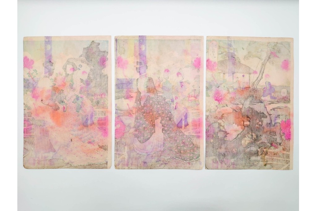 真作　水野年方　「婦有喜倶菜」　洋装の女性と牡丹が華やかな木版画の浮世絵　3枚続　(R-085558)