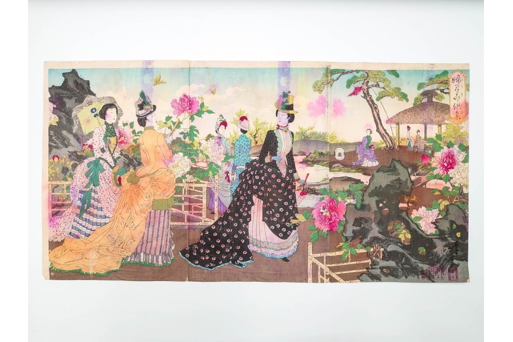 真作　水野年方　「婦有喜倶菜」　洋装の女性と牡丹が華やかな木版画の浮世絵　3枚続　(R-085558)