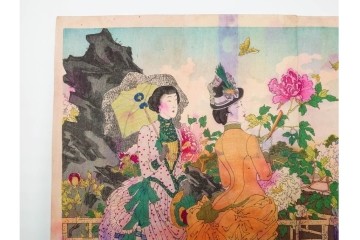 真作　水野年方　「婦有喜倶菜」　洋装の女性と牡丹が華やかな木版画の浮世絵　3枚続　(R-085558)