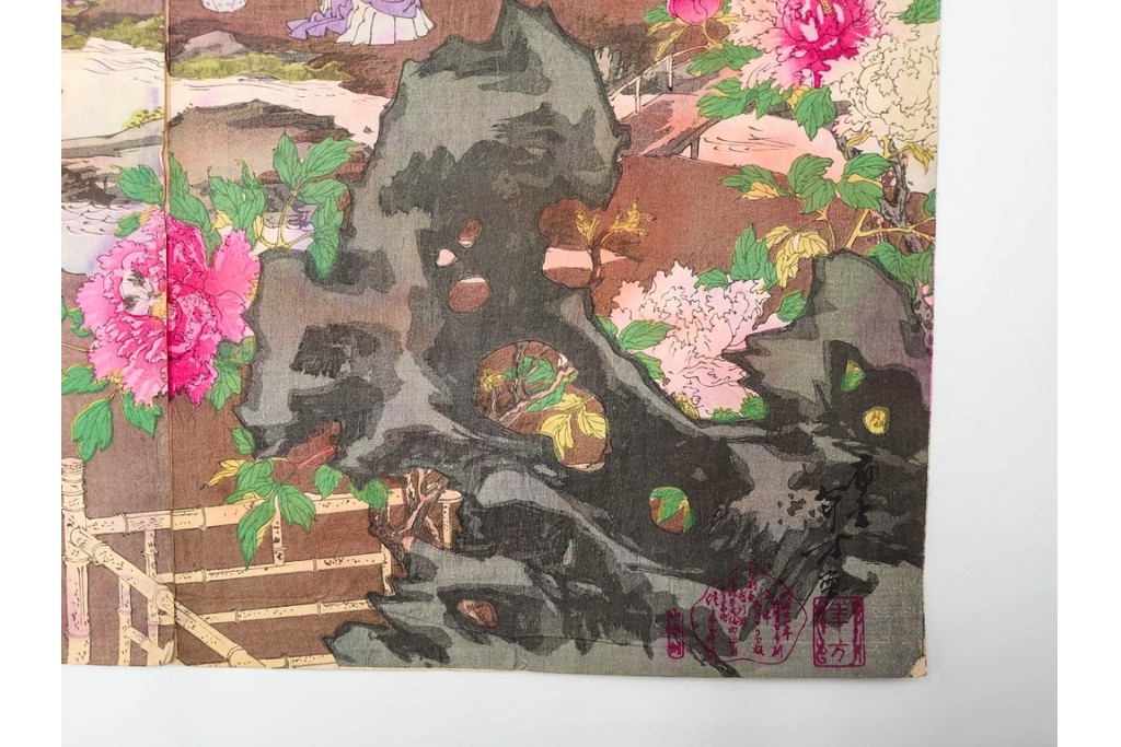 真作　水野年方　「婦有喜倶菜」　洋装の女性と牡丹が華やかな木版画の浮世絵　3枚続　(R-085558)