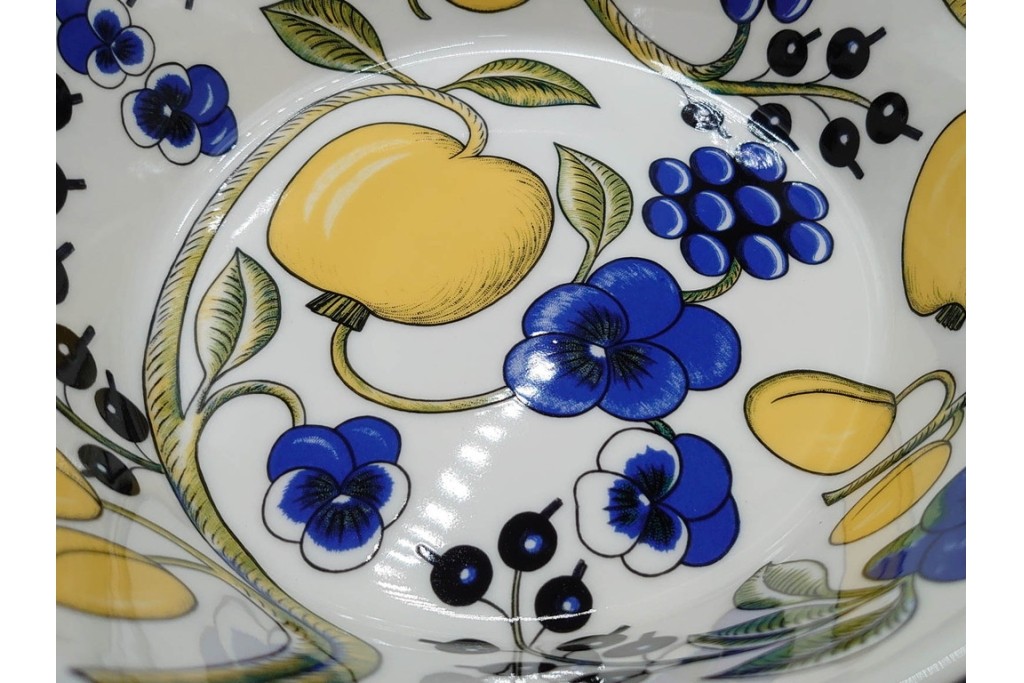 フィンランド　ARABIA(アラビア)　paratiisi(パラティッシ)　フルーツモチーフが華やかなカップ&ソーサー2客・ボウル2点・プレートのセット　(R-085563)