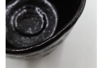 伊曽嶋窯　銘「寿心」　谷古石香造の黒茶碗　堀内宗完(兼中斎)の書付共箱付き　(R-085567)