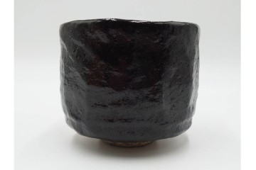 伊曽嶋窯　銘「寿心」　谷古石香造の黒茶碗　堀内宗完(兼中斎)の書付共箱付き　(R-085567)