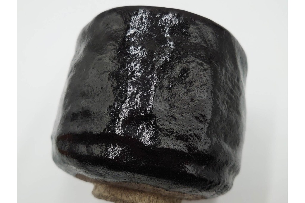 伊曽嶋窯　銘「寿心」　谷古石香造の黒茶碗　堀内宗完(兼中斎)の書付共箱付き　(R-085567)