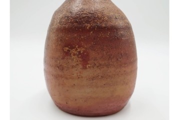 人間国宝　金重陶陽　備前焼　土味豊かな一輪花入　共箱付き　(R-085568)