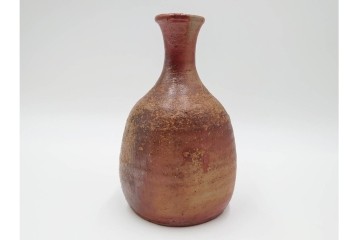 人間国宝　金重陶陽　備前焼　土味豊かな一輪花入　共箱付き　(R-085568)