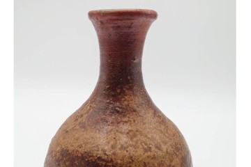 人間国宝　金重陶陽　備前焼　土味豊かな一輪花入　共箱付き　(R-085568)