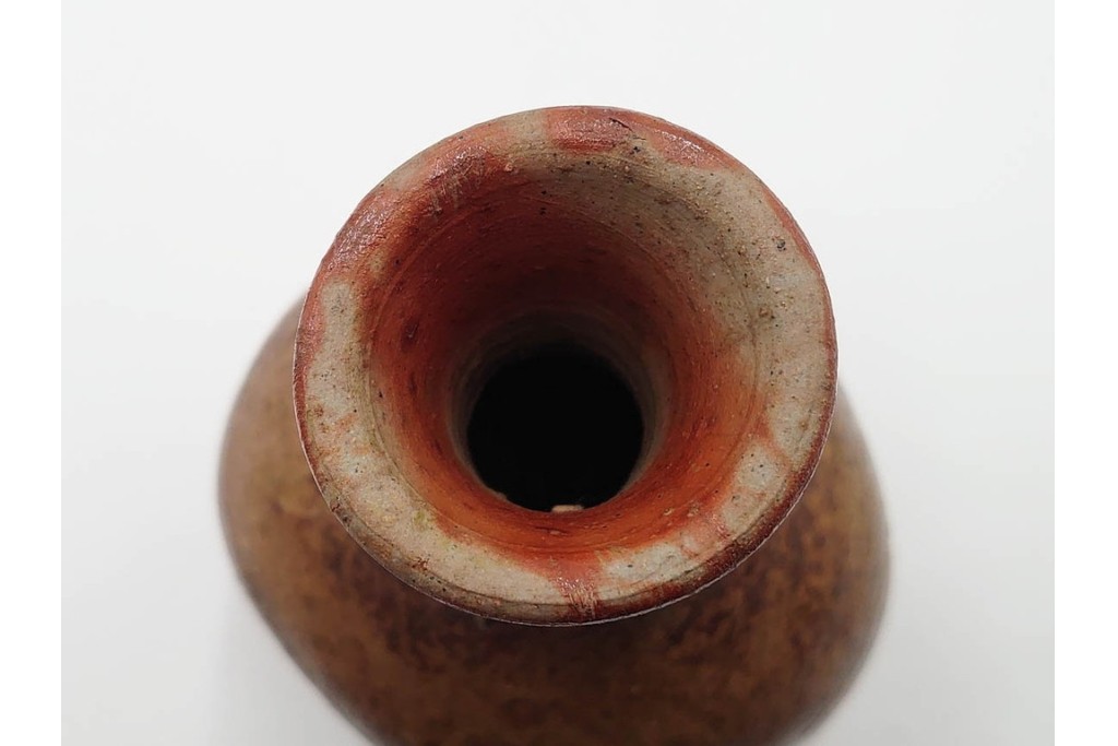 人間国宝　金重陶陽　備前焼　土味豊かな一輪花入　共箱付き　(R-085568)