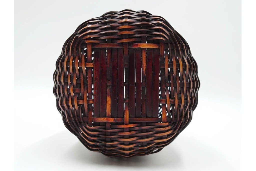 横田峰斎　高さ 約25cm　竹編の端正な佇まいが美しい花籠　竹落し付き　共箱付き　(R-085569)