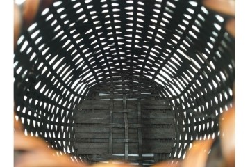 横田峰斎　高さ 約25cm　竹編の端正な佇まいが美しい花籠　竹落し付き　共箱付き　(R-085569)