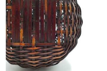 横田峰斎　高さ 約25cm　竹編の端正な佇まいが美しい花籠　竹落し付き　共箱付き　(R-085569)