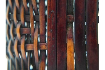 横田峰斎　高さ 約25cm　竹編の端正な佇まいが美しい花籠　竹落し付き　共箱付き　(R-085569)